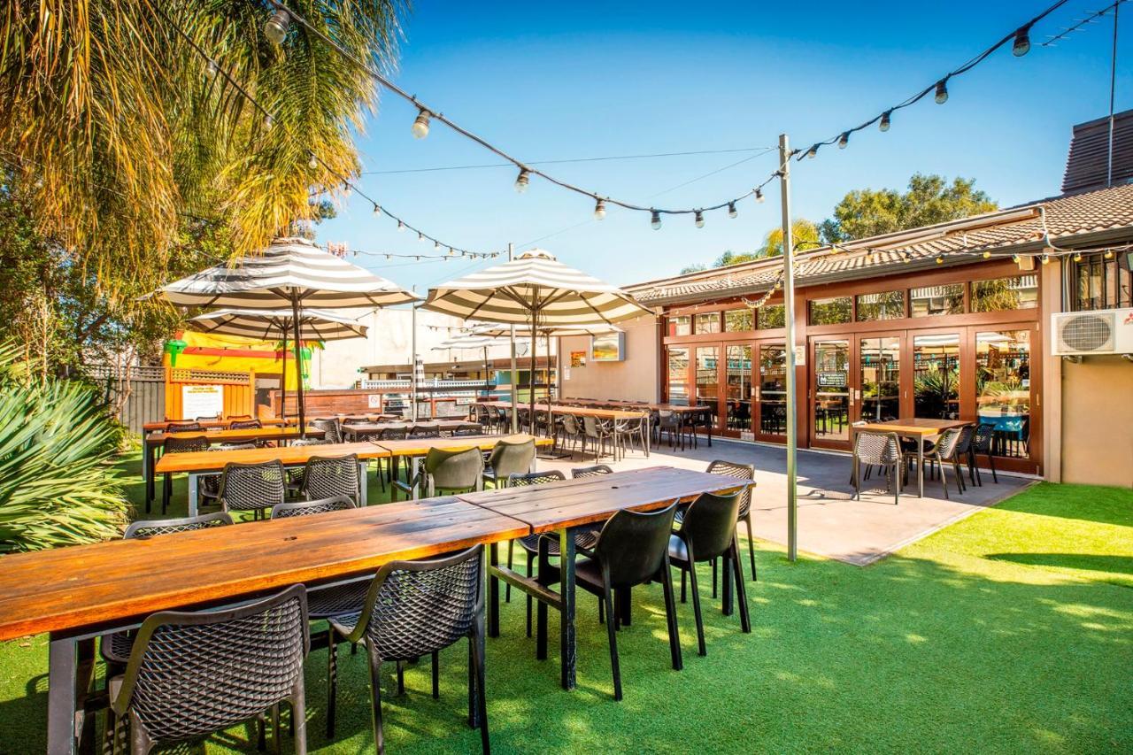 Nightcap At High Flyer Hotel Bankstown Exterior foto