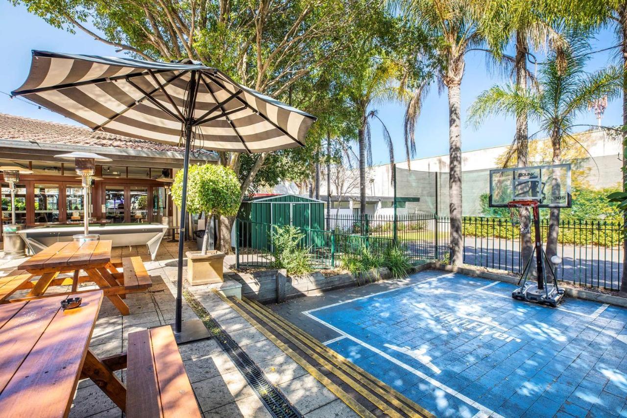 Nightcap At High Flyer Hotel Bankstown Exterior foto