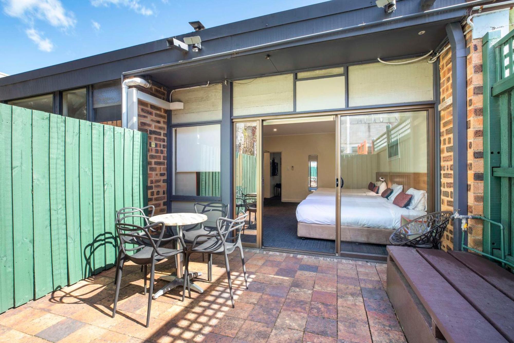 Nightcap At High Flyer Hotel Bankstown Exterior foto