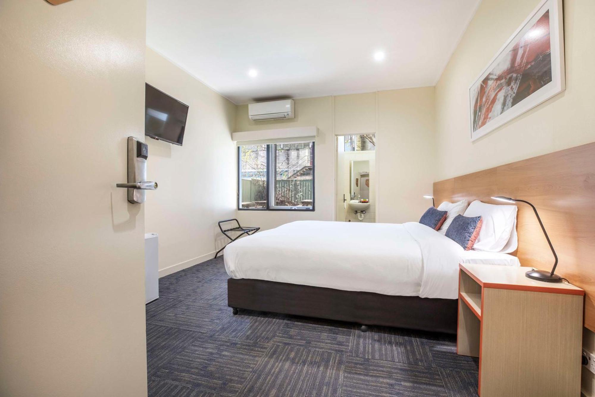 Nightcap At High Flyer Hotel Bankstown Exterior foto
