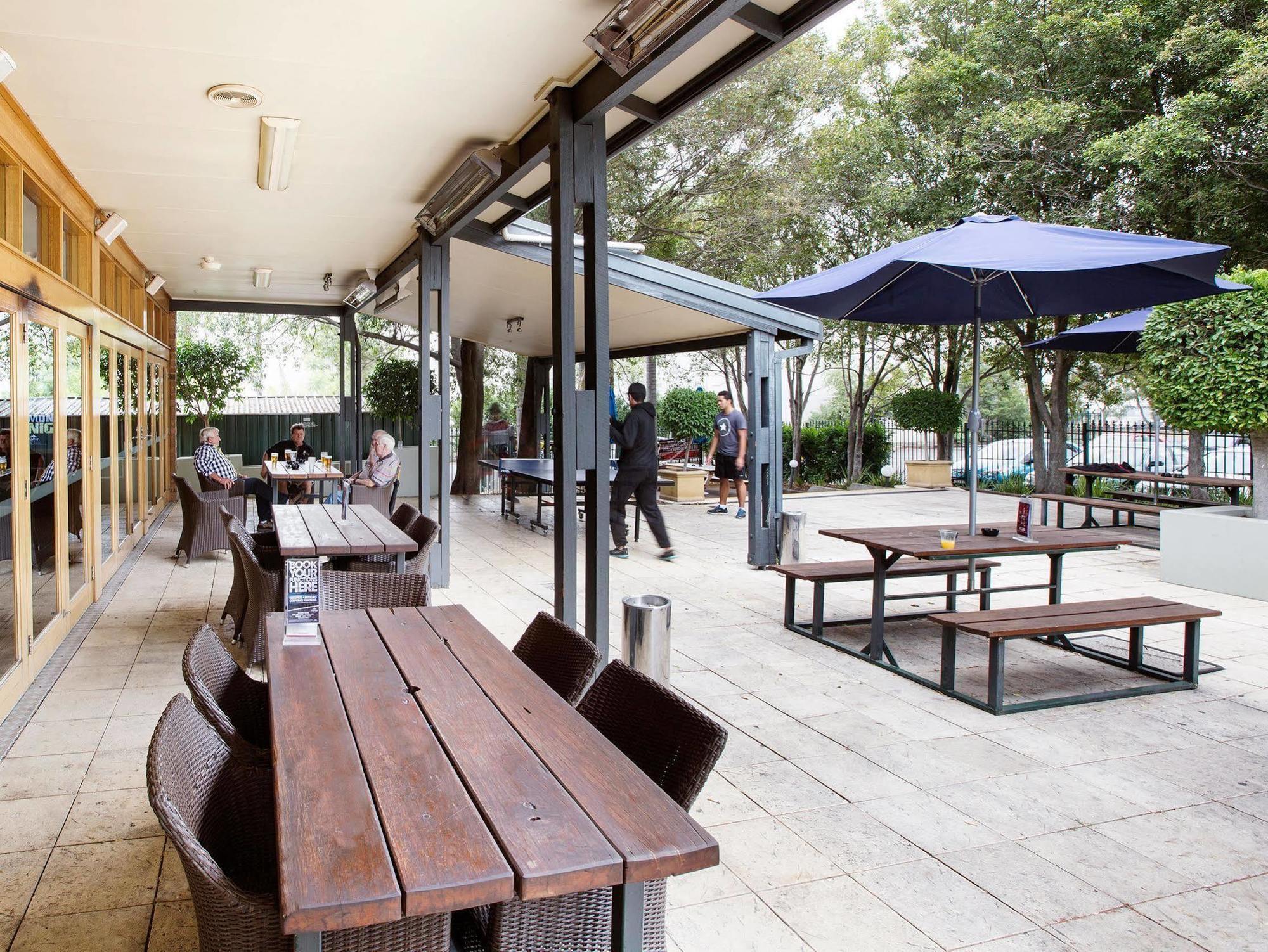 Nightcap At High Flyer Hotel Bankstown Exterior foto