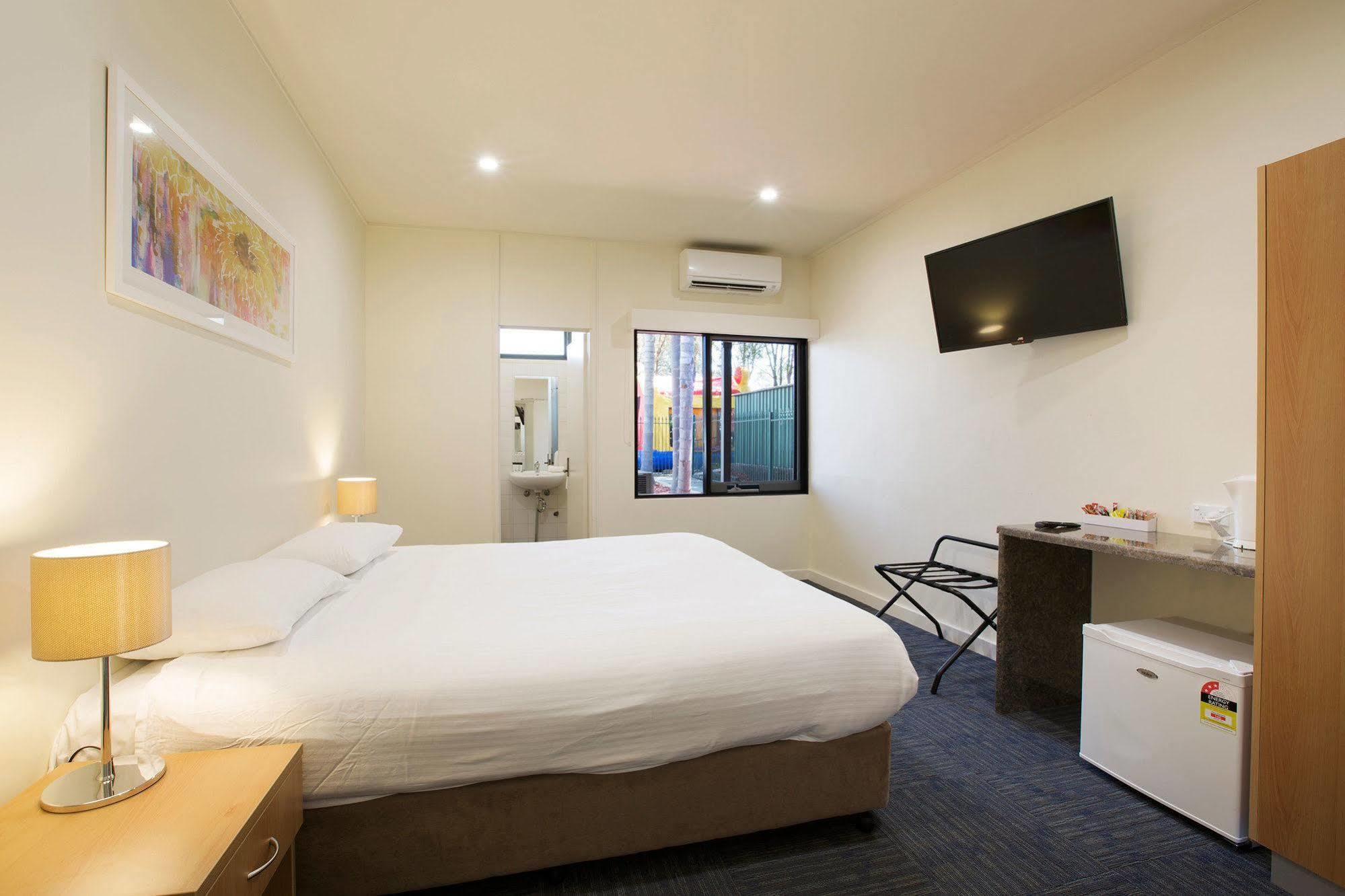 Nightcap At High Flyer Hotel Bankstown Exterior foto
